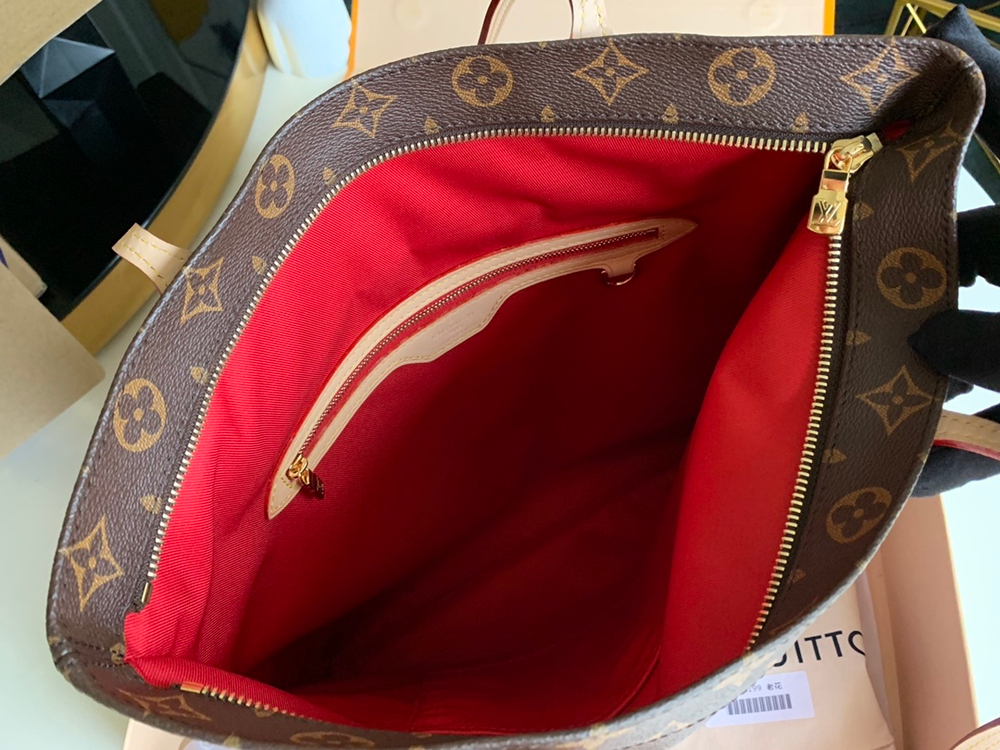 Louis Vuitton Carry It Tote