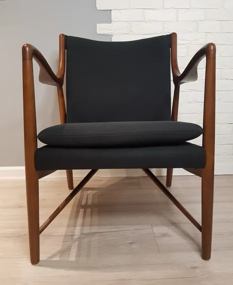 Кресло Finn Juhl Model 45, орех, черная рогожка