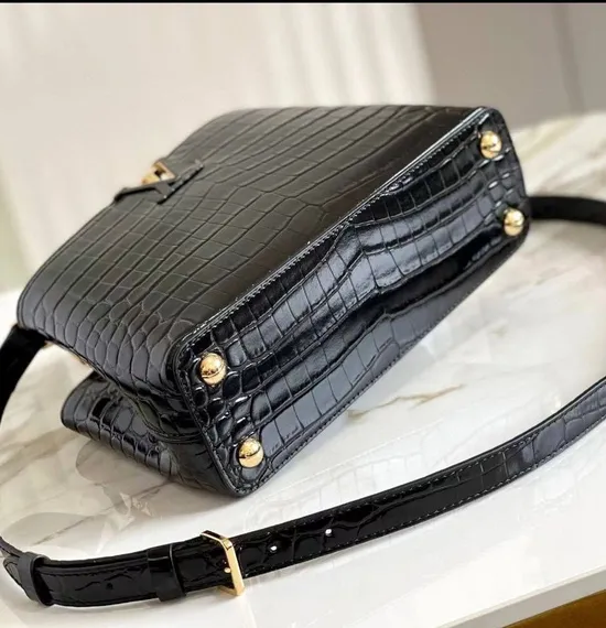Сумка Louis Vuitton Capucines BB женская черный