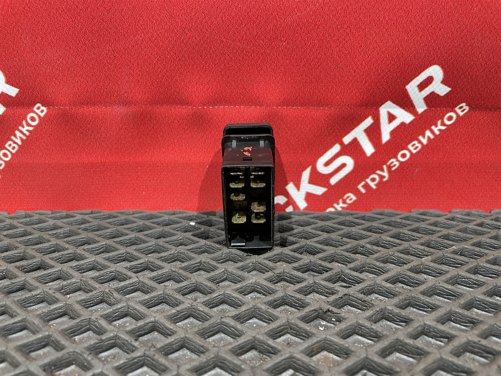 Кнопка люка