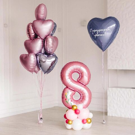 Композиция из воздушных шаров с цифрой 8