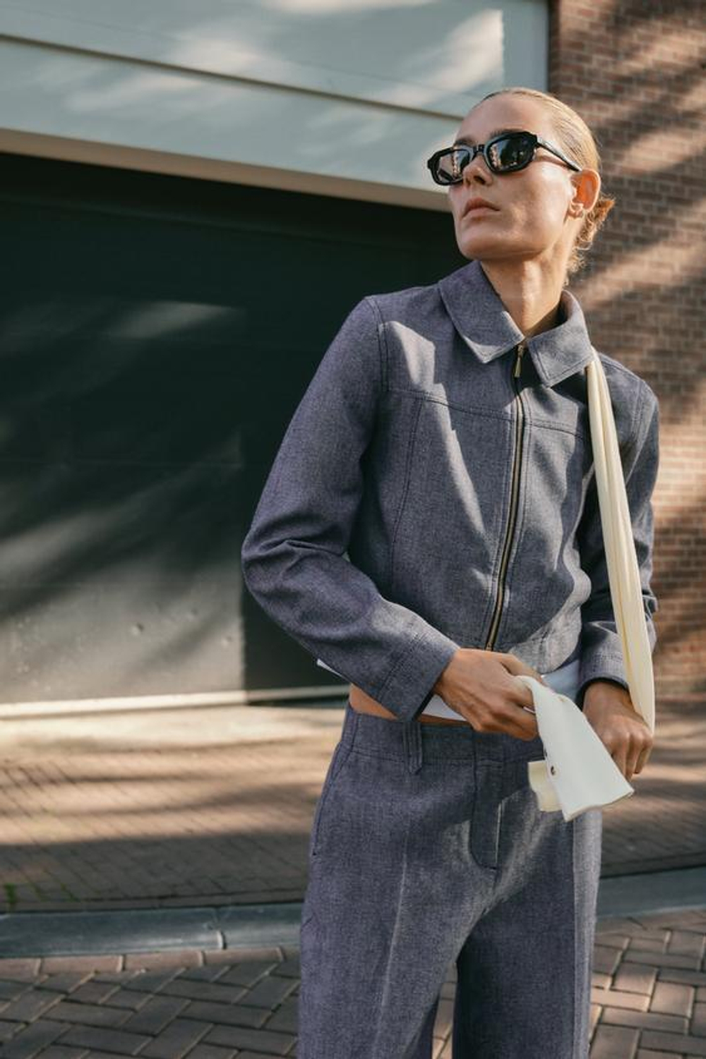 ZARA БРЮКИ СО ШЛЕВКАМИ И ДЕКОРАТИВНОЙ ОТСТРОЧКОЙ, СИНИЙ