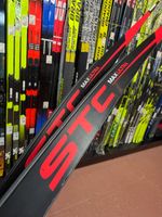 Беговые лыжи STC ULTRA MAX SKATE c установленной платформой NIS (2026/2027)