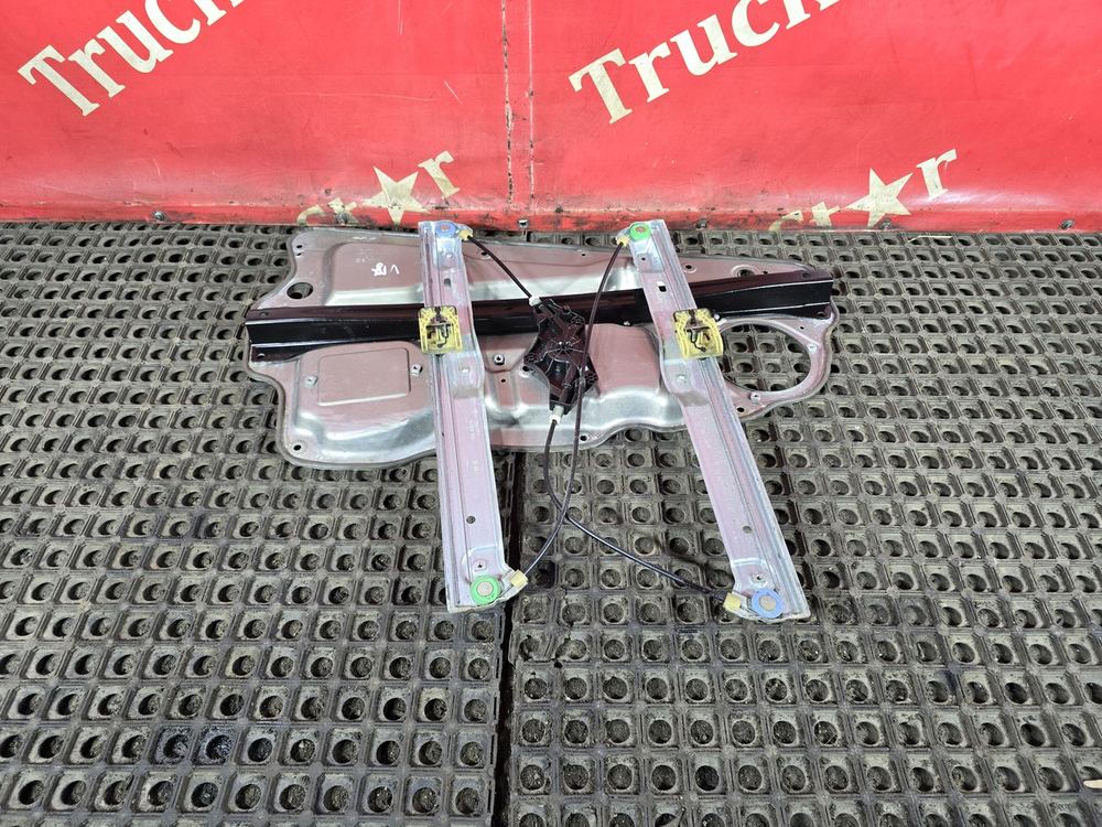 Стеклоподъемник правый