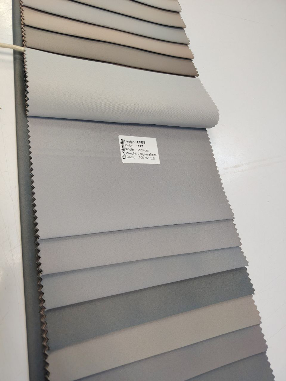 Римская штора день-ночь из тканей Ecobella арт. Efes blackout col. 117 и тюль Nope арт. Crep col. 500