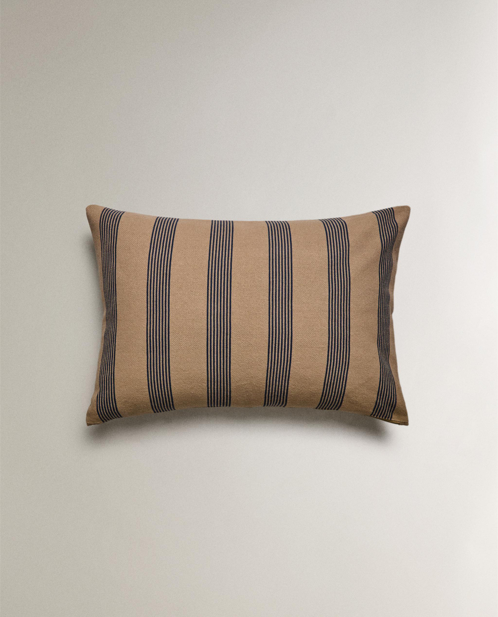 Zara Home наволочка декоративная из хлопка, светло-бежевый, в полоску, 50x75 см