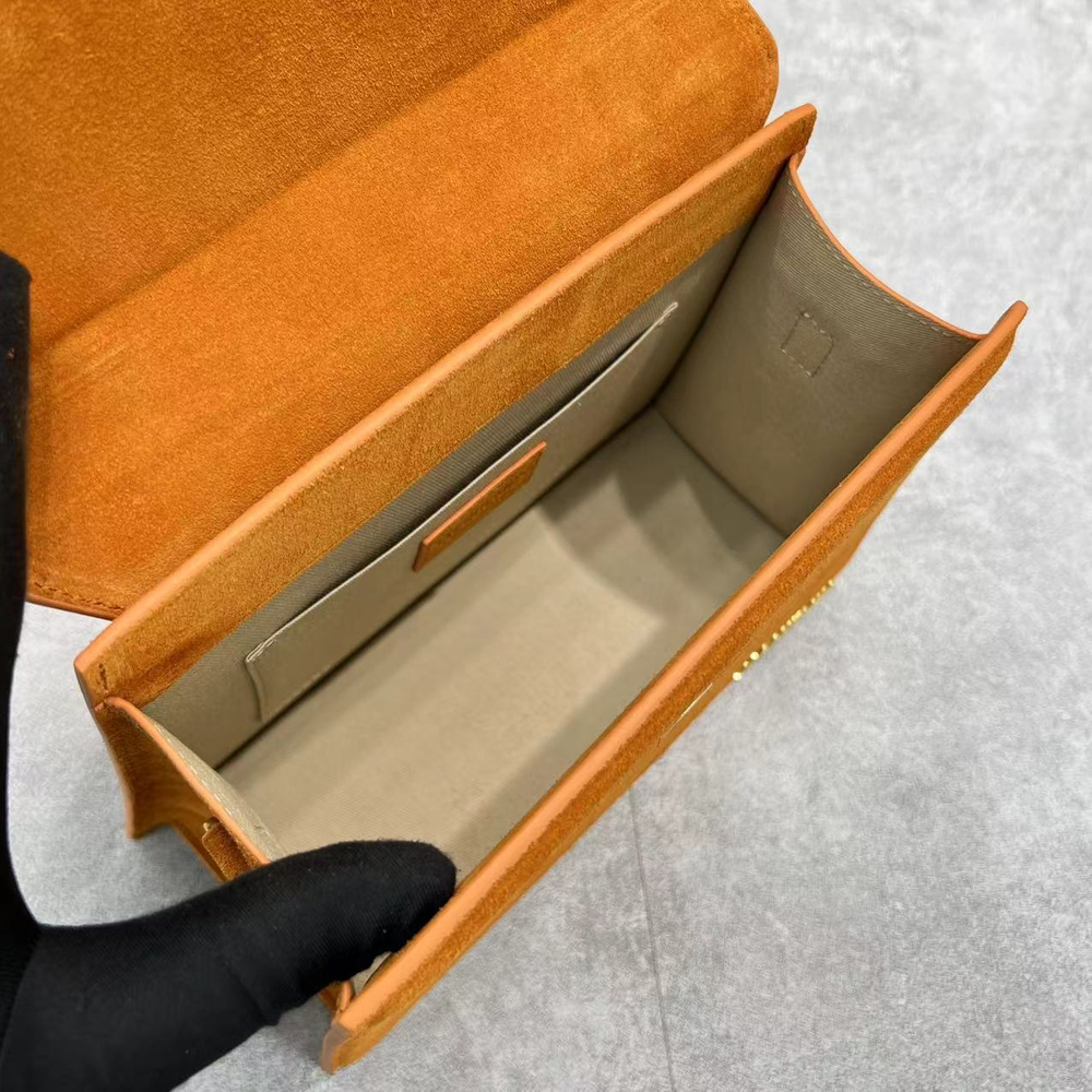 Jacquemus Le Grand Chiquito 22 cm