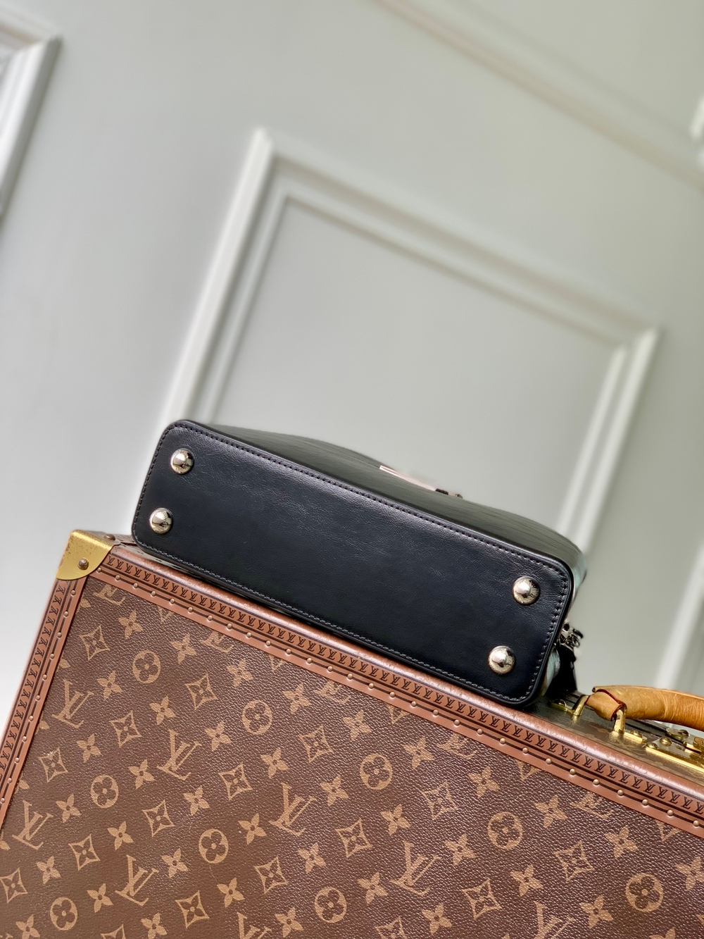 Louis Vuitton Capucines East West BB