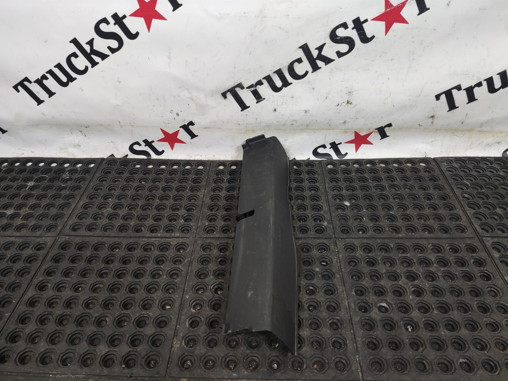 Накладка вещевого ящика левого