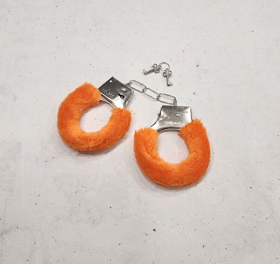 Наручники меховые, оранжевые