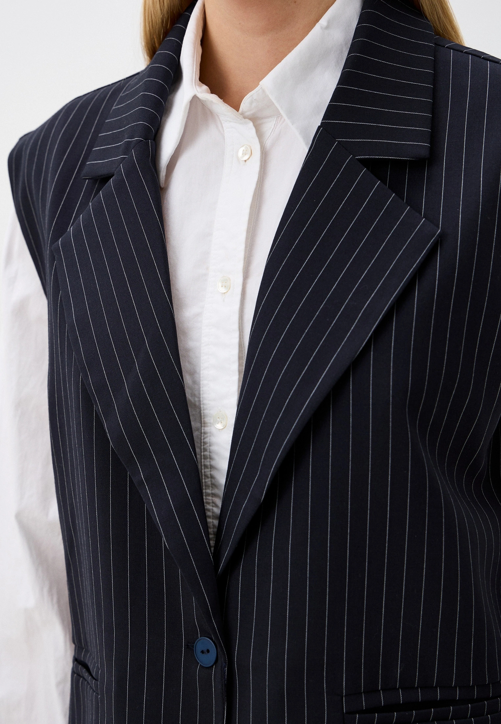 Костюм классический с жилеткой, цвет темно-синий