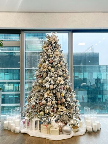 Заснеженная новогодняя ель «Сияй»