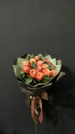 Букет роз кахала с эвкалиптом