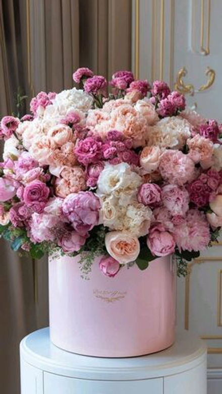 Композиция Дания в шляпной коробке