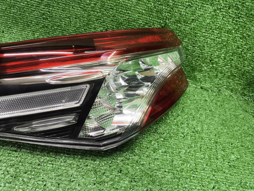 Фонарь левый внешний Toyota Camry XV70 (17-нв) LED