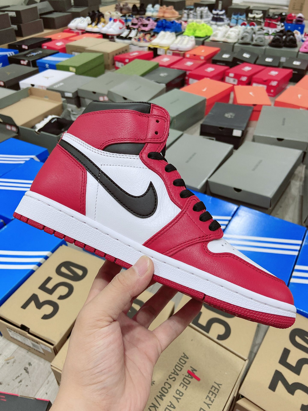 Купить баскетбольные кроссовки в Москве Jordan 1 Retro Chicago (2015)