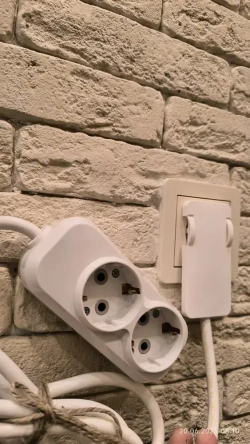 Удлинитель электрический 2 розетки 1,5 Метра с плоской потайной вилкой невидимкой (за шкаф)