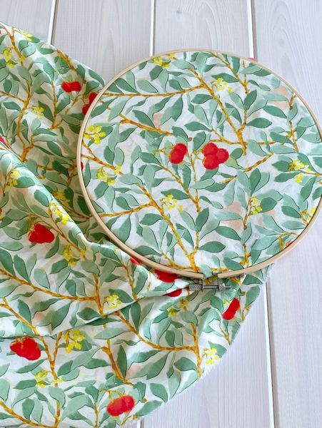 ЯГОДЫ НА СВЕТЛОМ В СТИЛЕ У. МОРРИСА, 100% хлопок Handmade Fabrics 4
