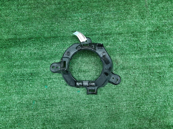 Кронштейн ПТФ правый Toyota Land Cruiser 200 15-21