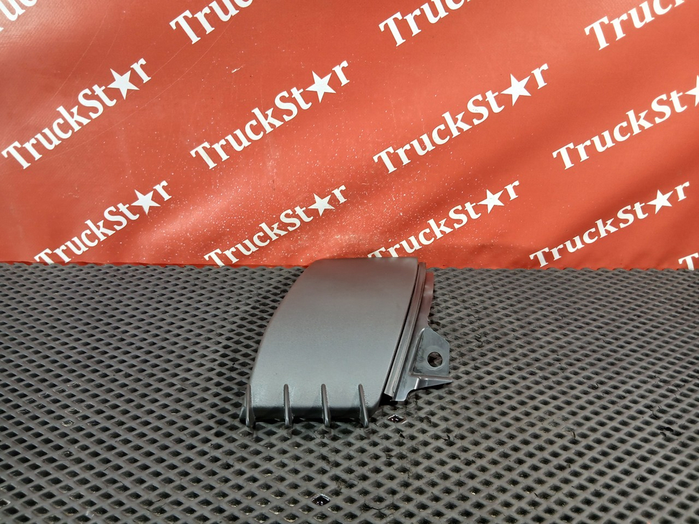 Накладка лобового стекла правая