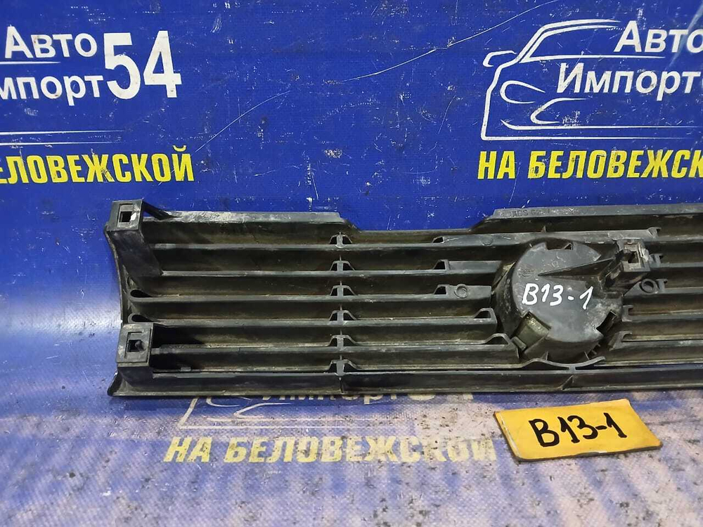 Решетка радиатора NISSAN SUNNY 1990