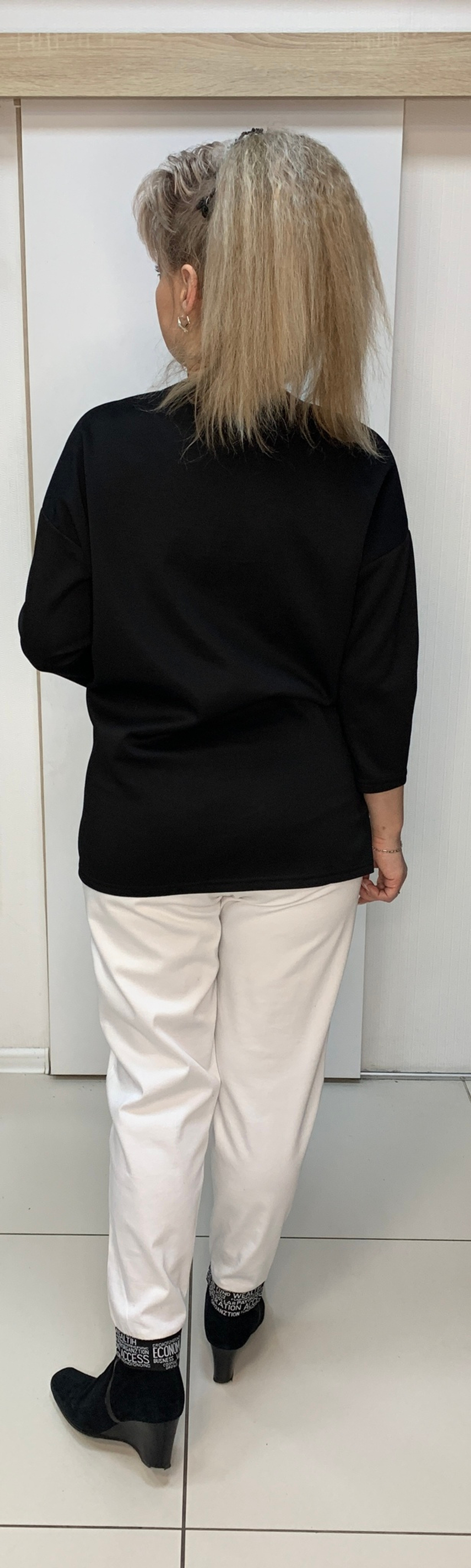 Коттоновая толстовка со стразовым cилуэтом