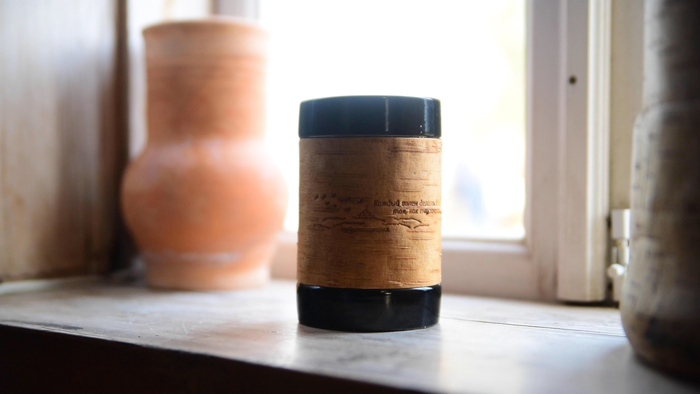 Кружка малая фарфоровая без ручки c берестой и с цитатами Чехова. Chekhov forever.