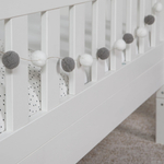 Кровать-домик 90х200 Чайн из сосны с регулируемой высотой, основанием и бортиками, белая