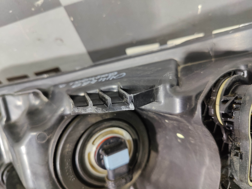 Фара правая галоген Nissan Qashqai 2 (J11) 17-24 Б/У Оригинал 26010HV00B