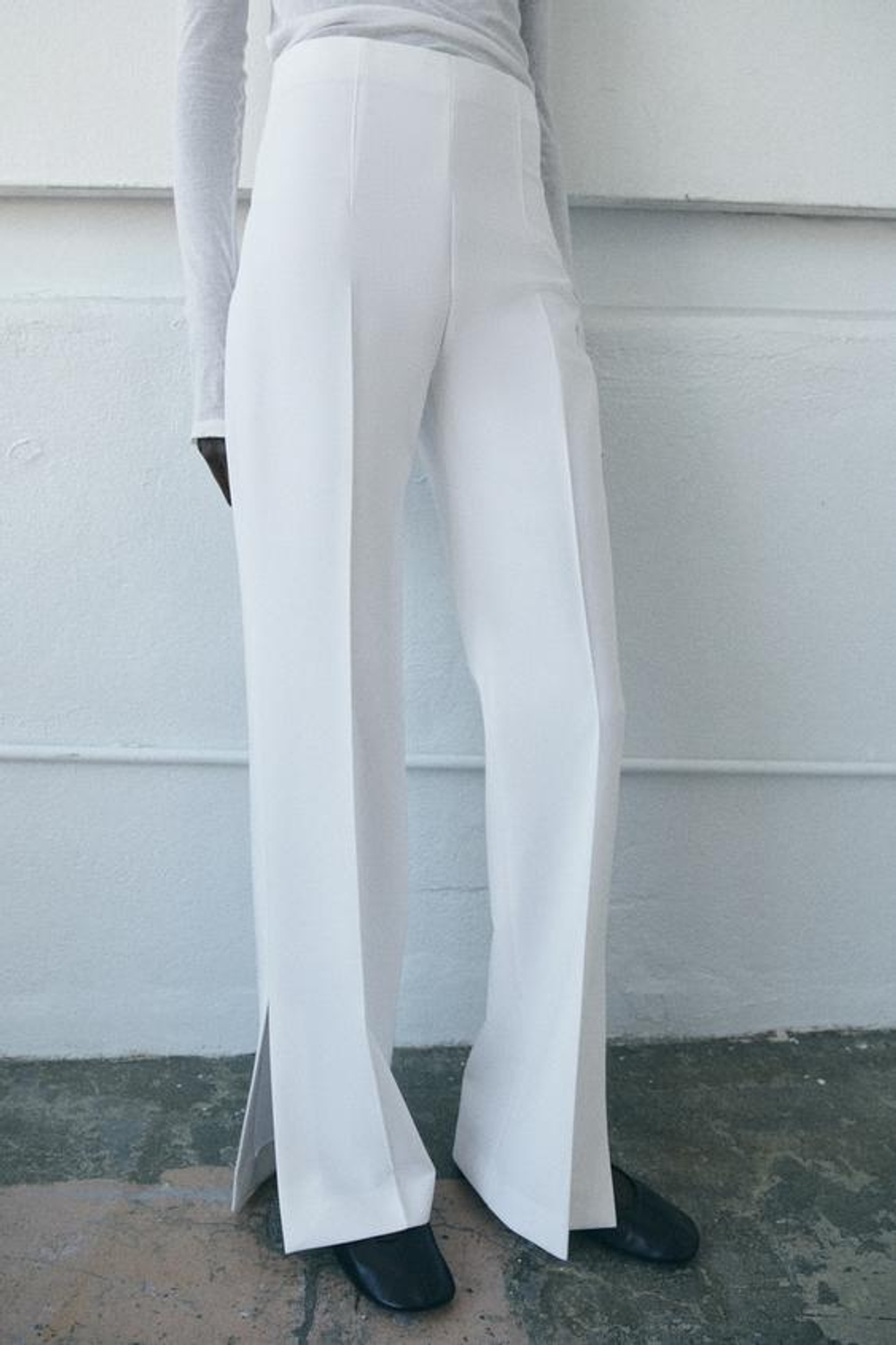 ZARA РАСКЛЕШЕННЫЕ БРЮКИ С РАЗРЕЗАМИ ZW COLLECTION, БЕЛЫЙ