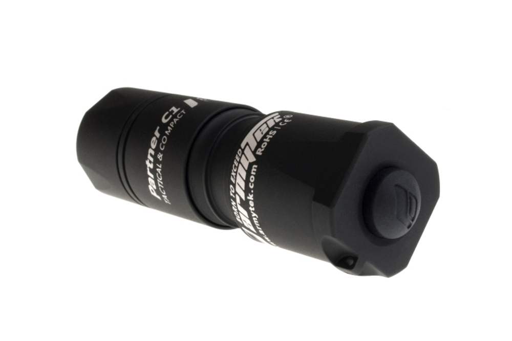 Фонарь светодиодный тактический Armytek Partner C1 v3, 740 лм, теплый свет, 1-CR123A