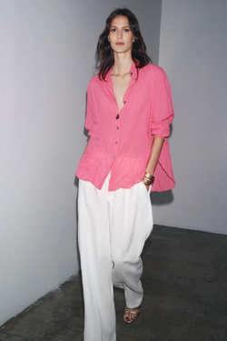 ZARA РУБАШКА ИЗ ЖАТОЙ ТКАНИ С ПУГОВИЦАМИ — ZW COLLECTION, ЦВЕТ ФУКСИИ