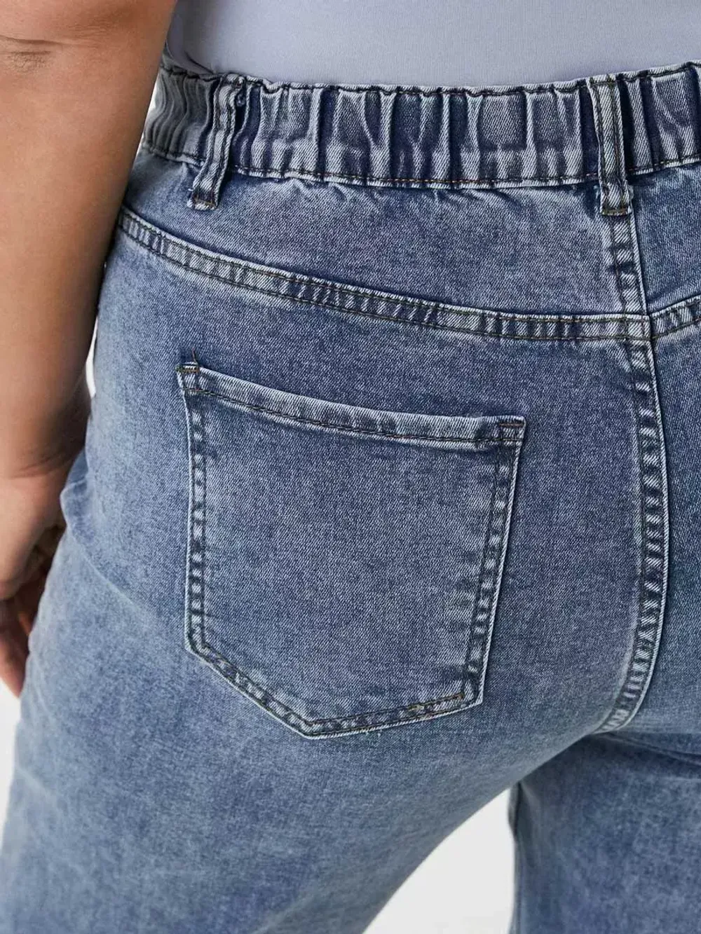 Джинсы на молнии