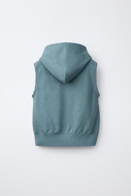 ZARA ФЛИСОВЫЙ ЖИЛЕТ С КАПЮШОНОМ И НАДПИСЬЮ, УТИНО-СИНИЙ