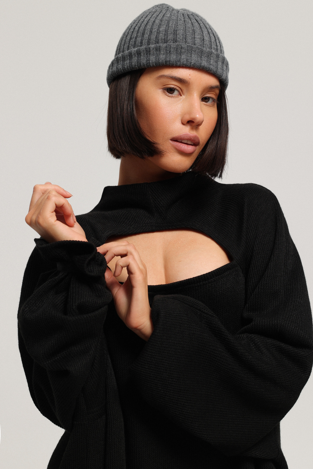 Платье с вырезом на груди макси