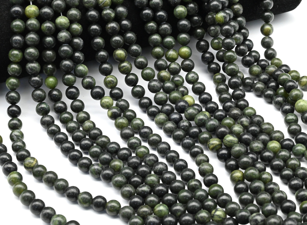 31017-8 Нефрит шар гладкий 8мм, нить 19см