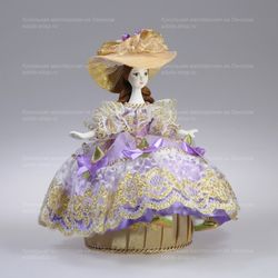 Кукла-шкатулка с ложементом Барышня в пышном платье
