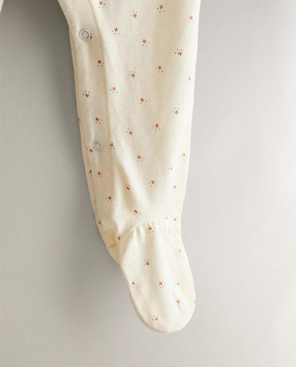 ZARA HOME ДЕТСКИЙ КОМБИНЕЗОН С ЦВЕТОЧНЫМ ПРИНТОМ, КРЕМОВЫЙ