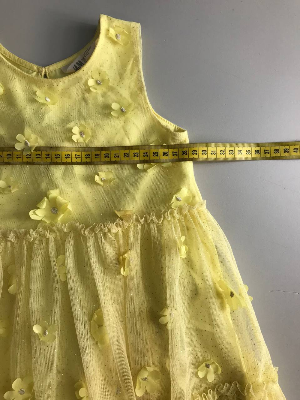 Платье H&M красивое, визуально на 1,5/2 года