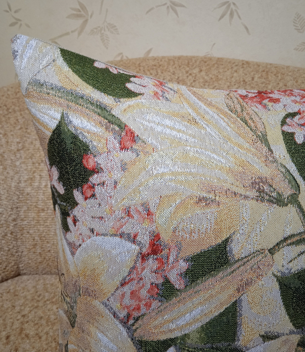 Декоративная гобеленовая наволочка для интерьерной подушки Лилии 68х47