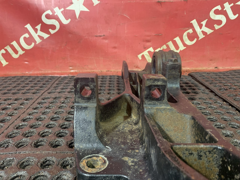 Кронштейн пневморессоры левый 2023