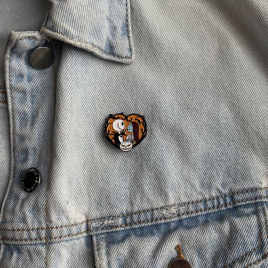 Значок металлический на одежду/Пин. Zombie Love