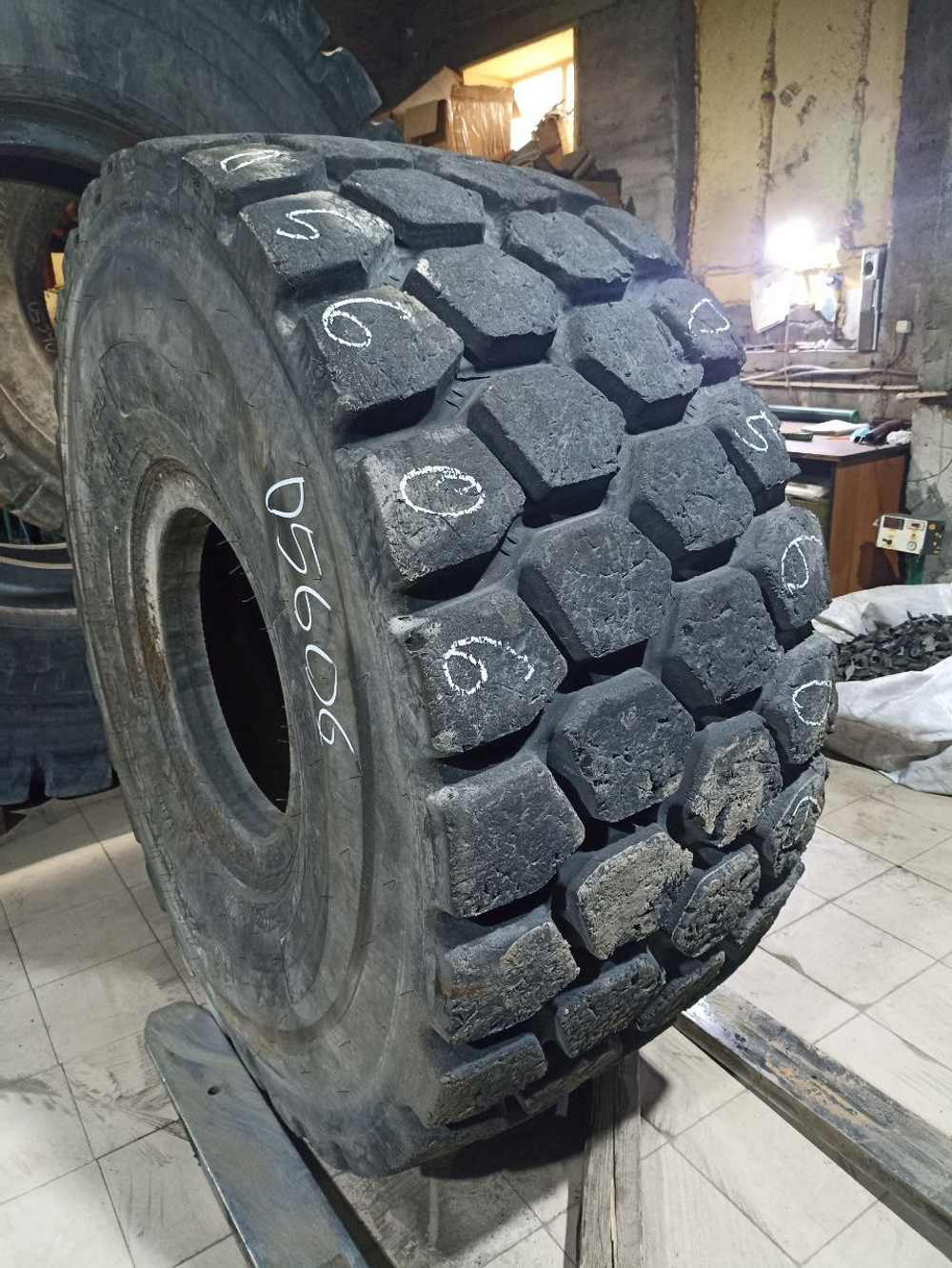 29.5R25 EUR TIRE LR004 Tread Type D шина б/у