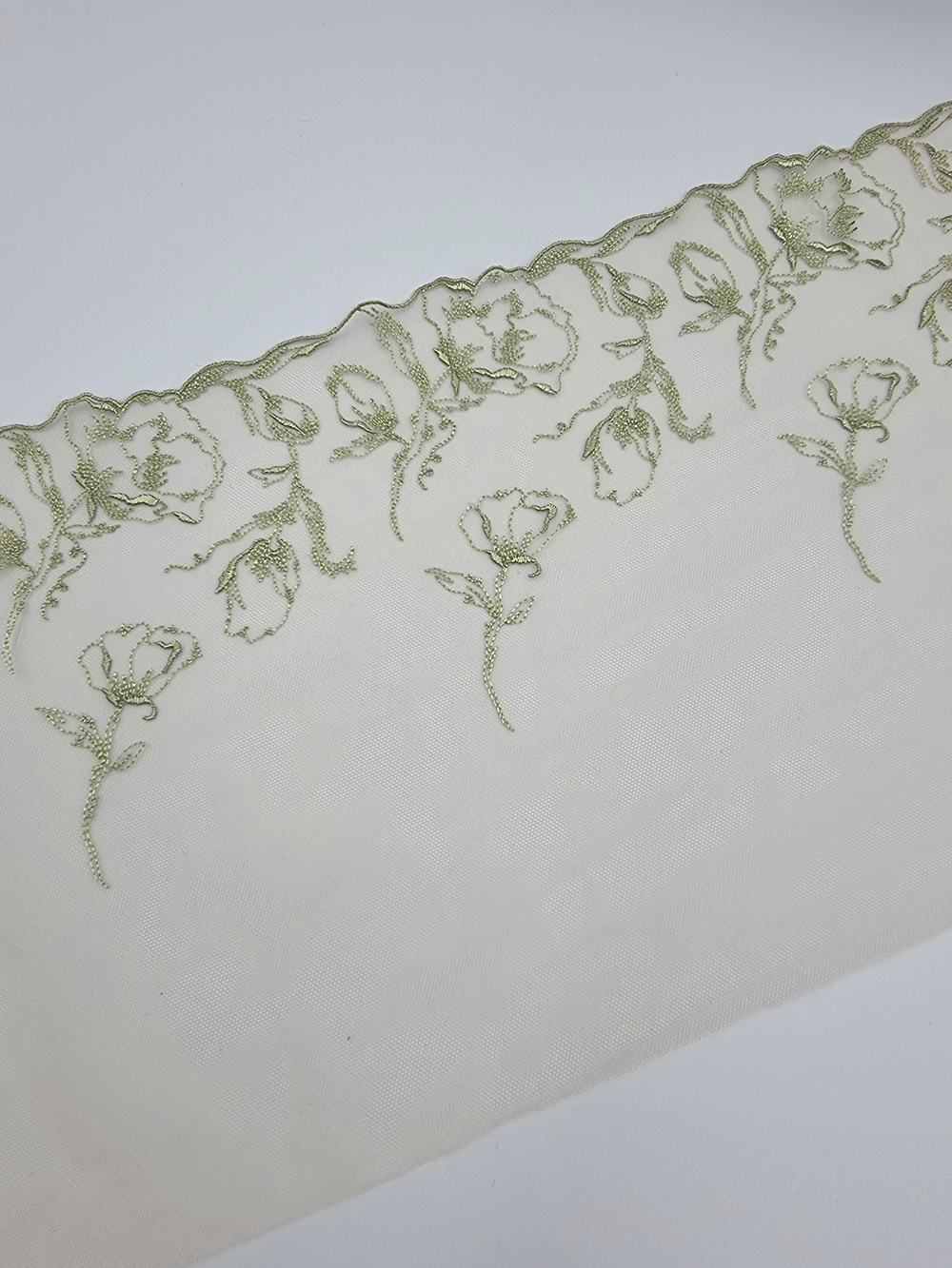 Вышивка на сетке бежевый/хаки К710 левая