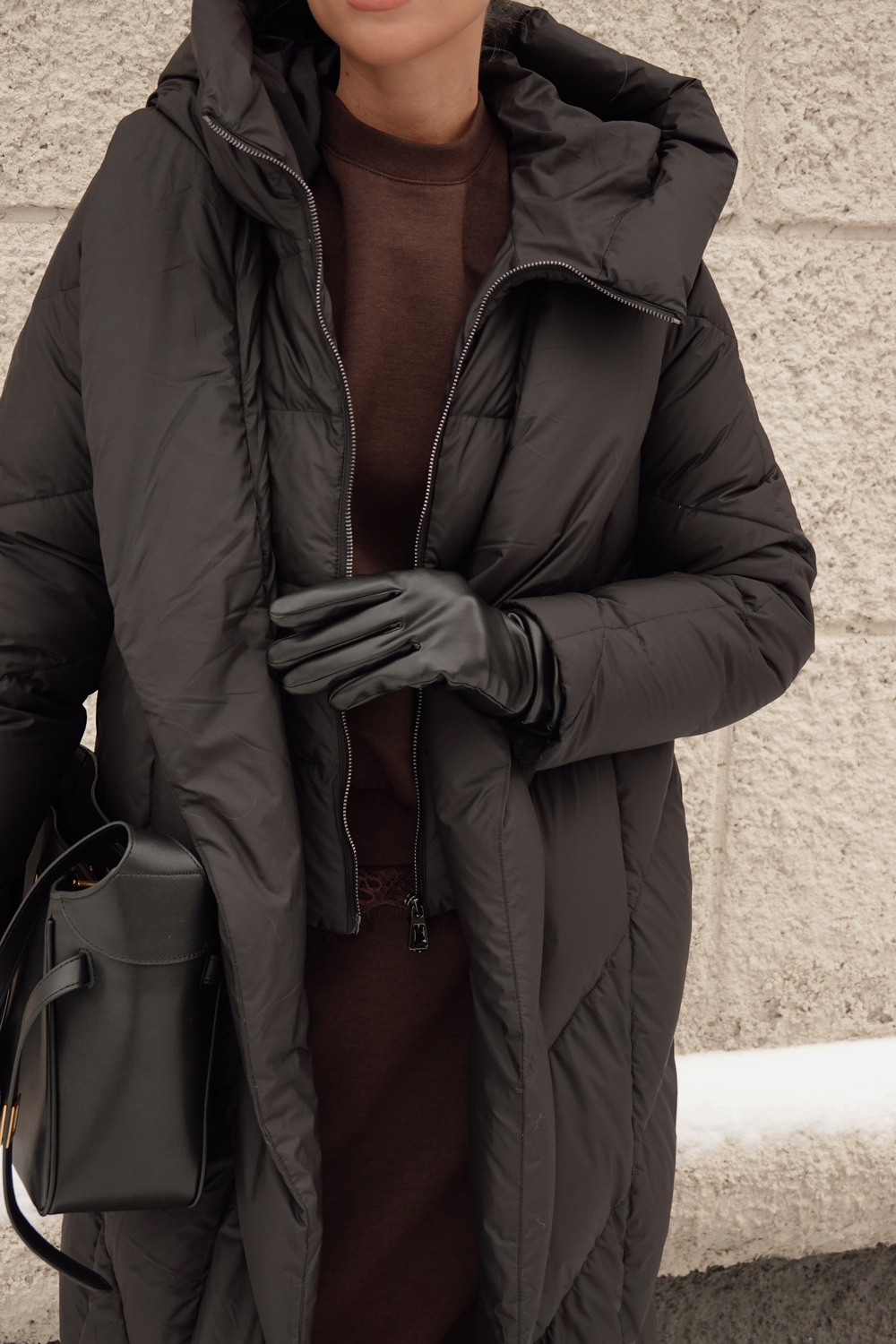 Пуховик в длине миди со съемной манишкой