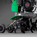 Caiman Nano 40 культиватор бензиновый с насадкой "щелеватель газона" 6000360505 MAX
