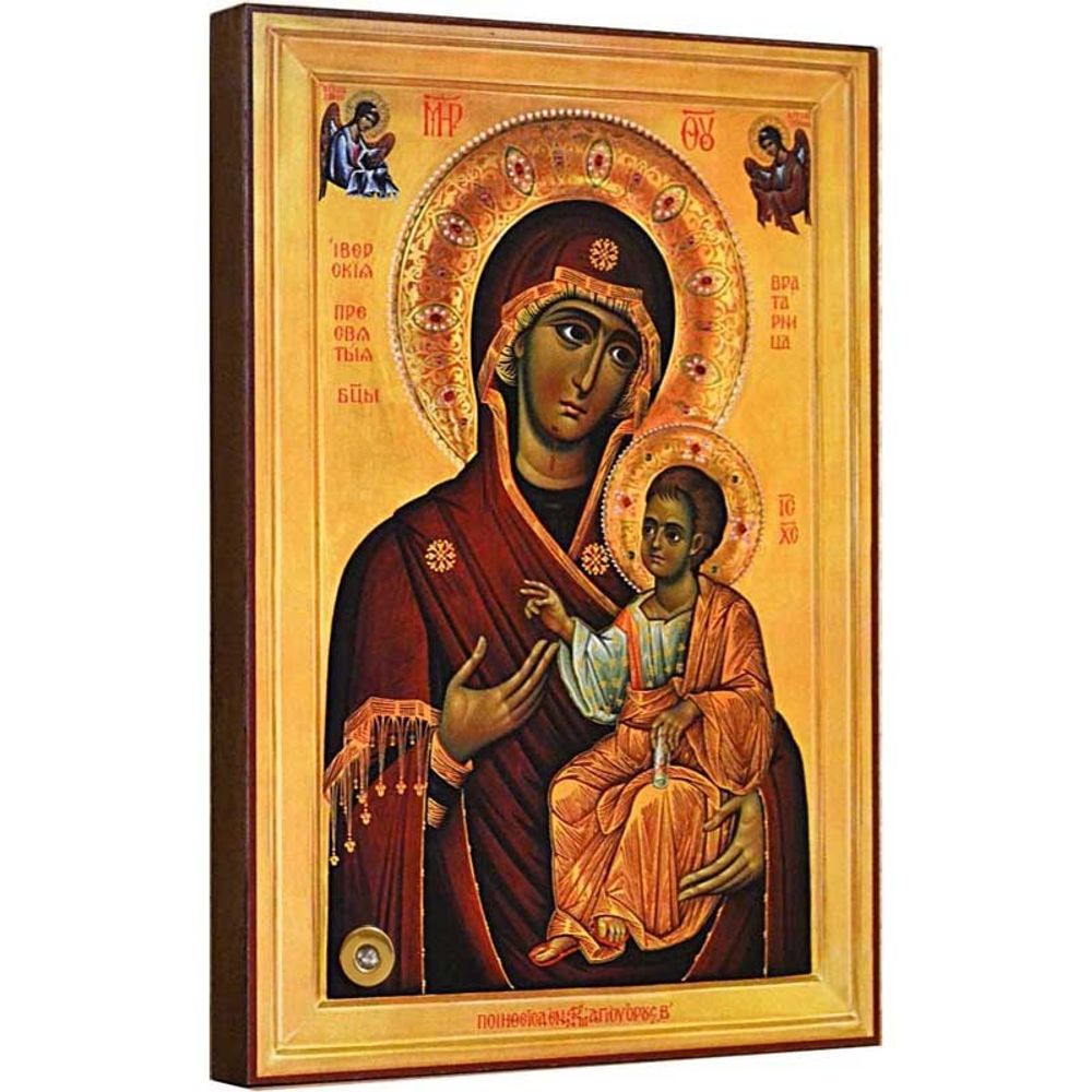 Вратница. Иверская икона Божьей Матери с мощевиком