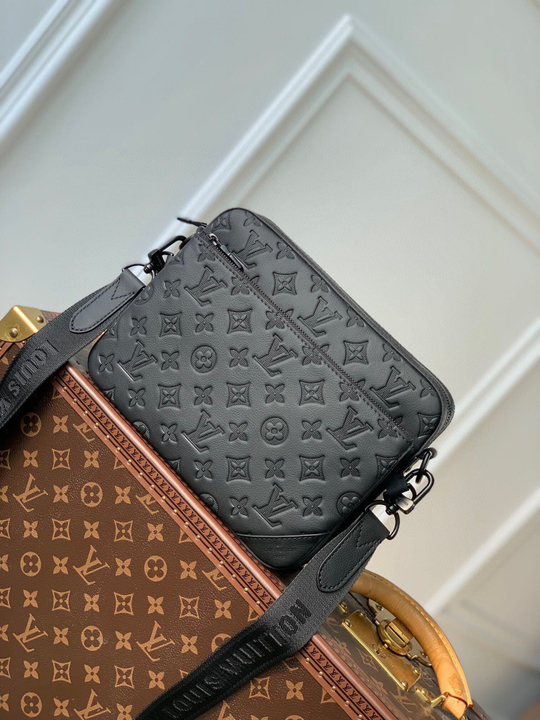 Louis Vuitton Trio Messenger