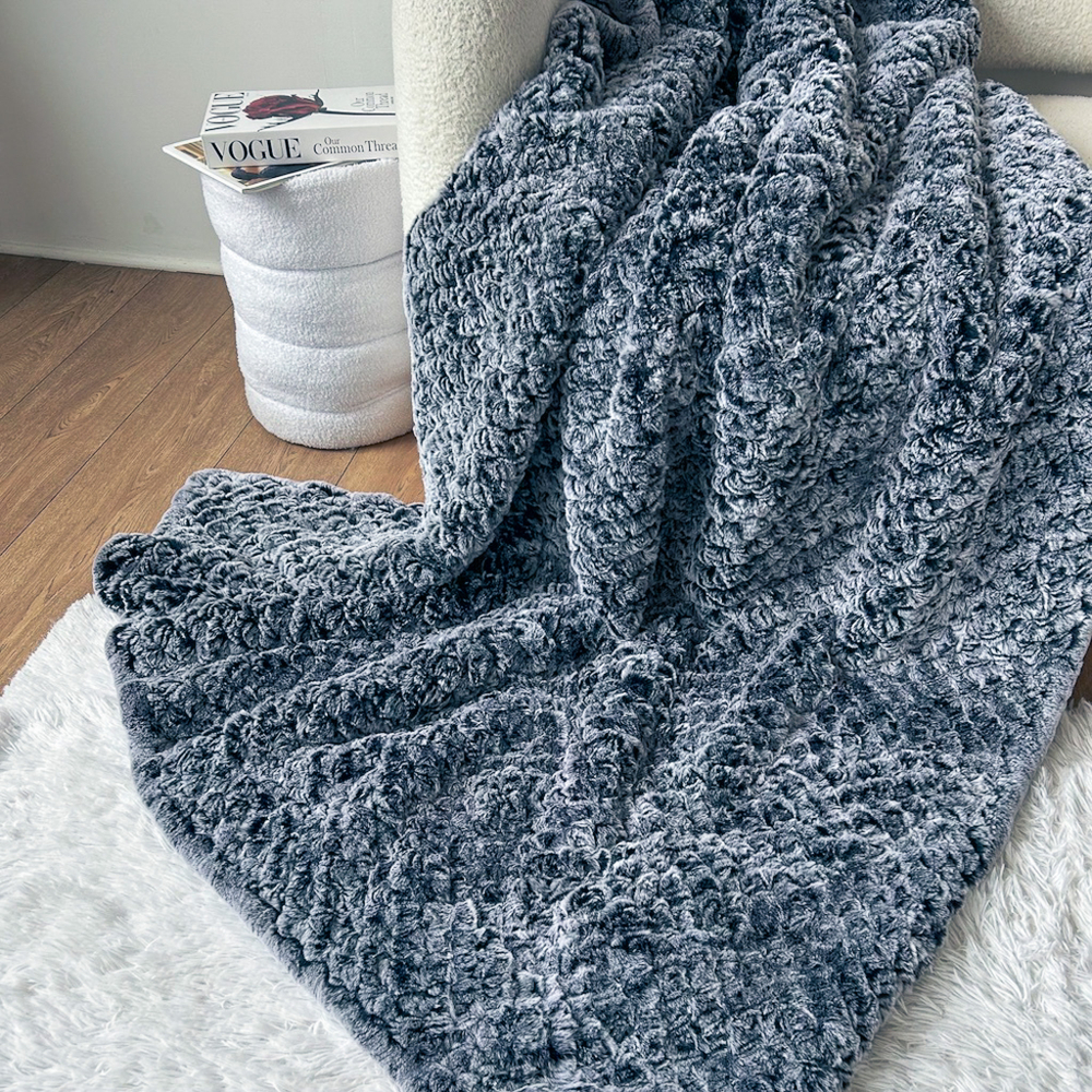 "Вязаный" плед из натурального меха рекс 200*150 см (серый сноутоп, окрас меха в два тона)