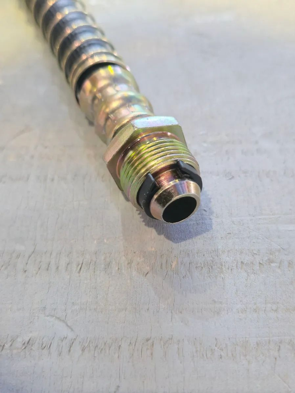 Шланг тормозной L715 мм (Г-М20х1,5+быстросъем М22х1,5) передний FAW J6
